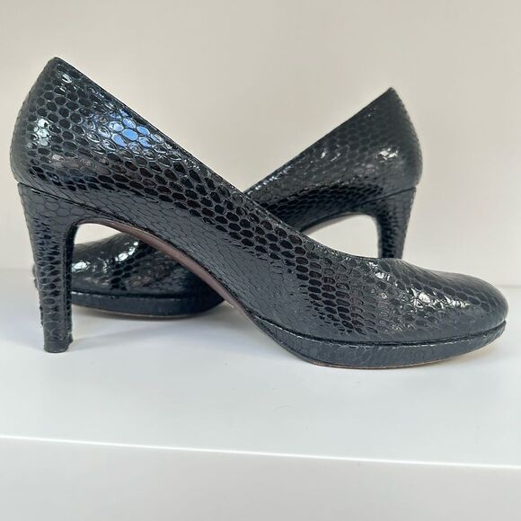 Stuart Weitzman Black Snakeskin Pumps, 7.5 - Picture 9 of 11